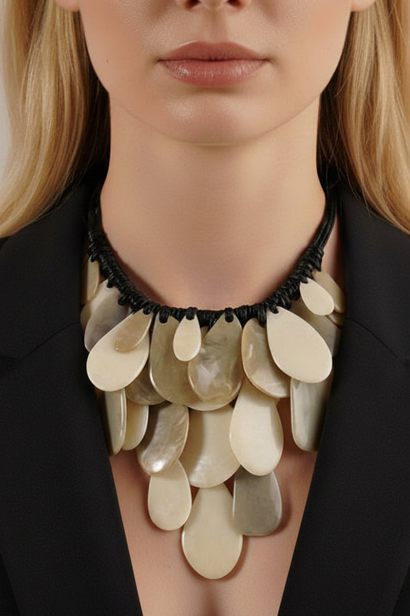 Exaggerated Geometric Round Pendants Necklace