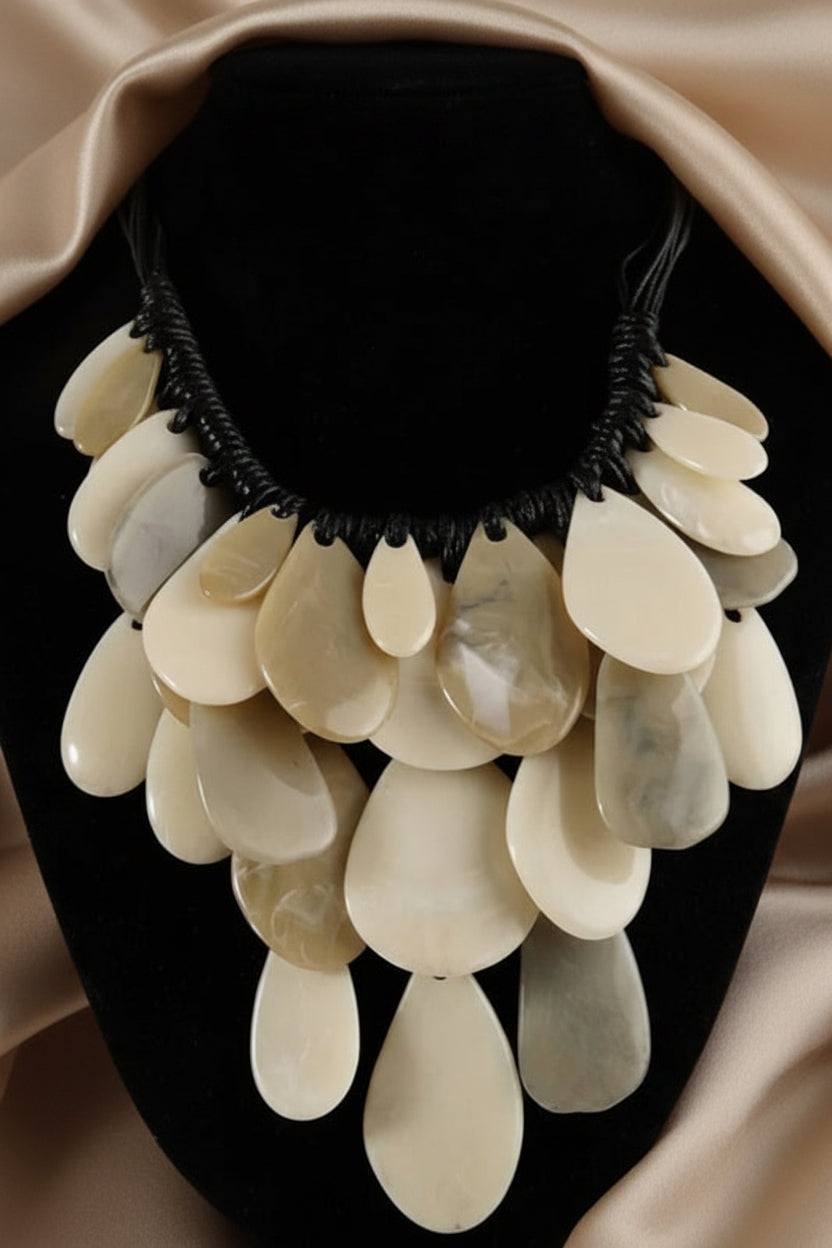 Exaggerated Geometric Round Pendants Necklace