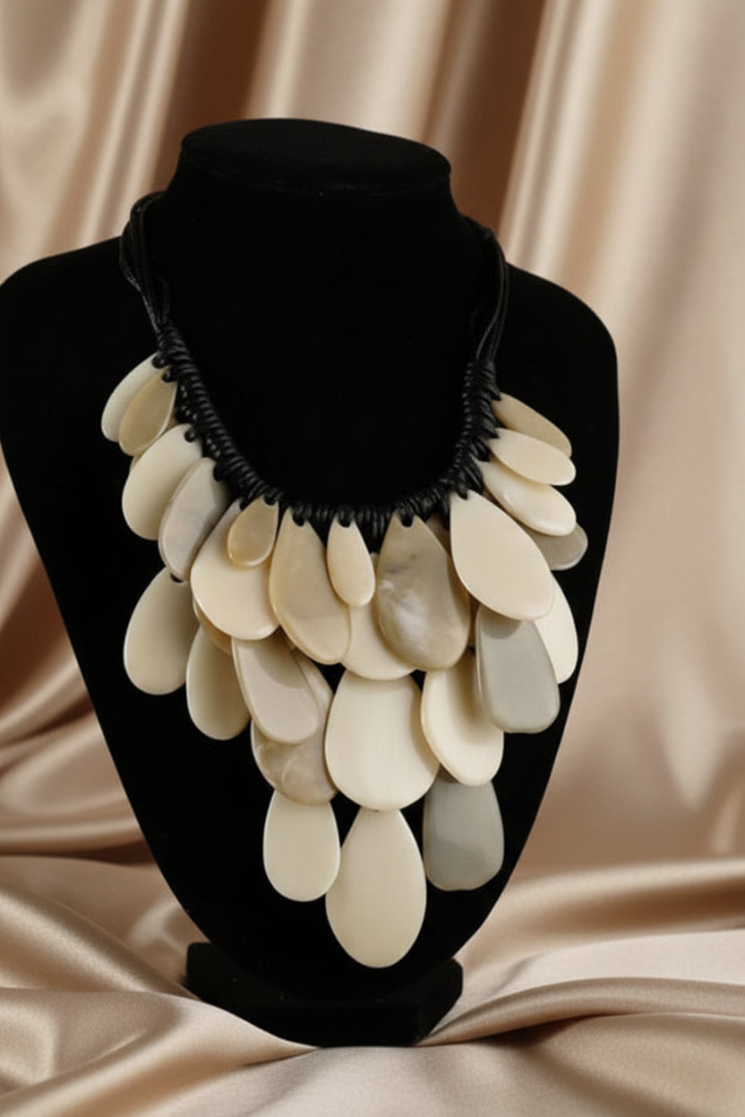 Exaggerated Geometric Round Pendants Necklace