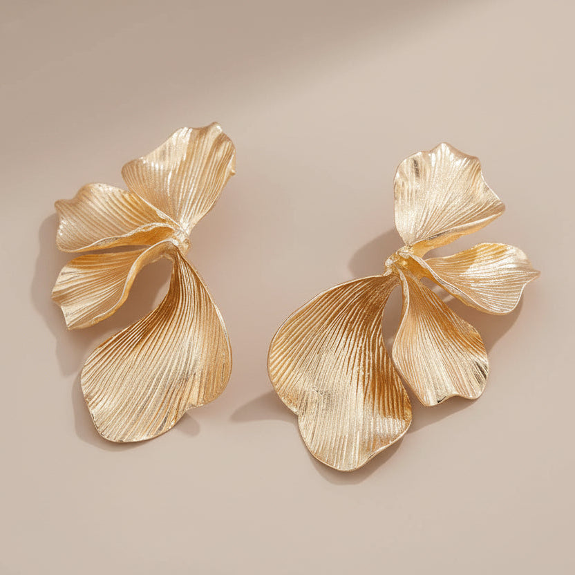 Vintage Flower Dangle Earrings – Timeless Floral Beauty