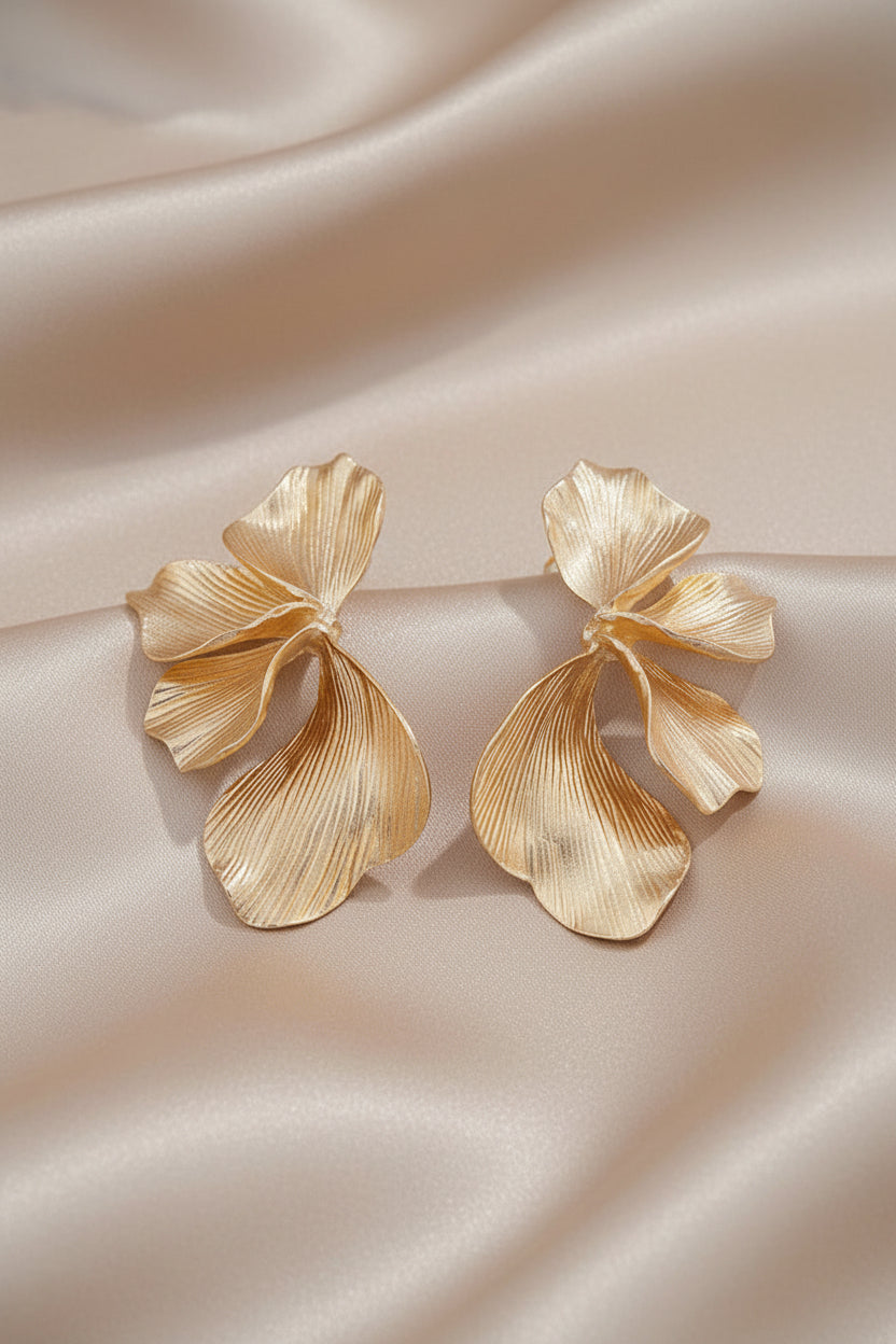 Vintage Flower Dangle Earrings – Timeless Floral Beauty