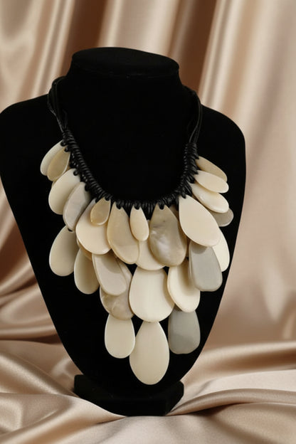 Exaggerated Geometric Round Pendants Necklace